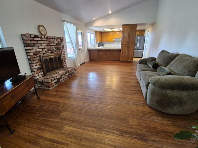 1497 Bridgeport Ln, Manteca, CA 95336
