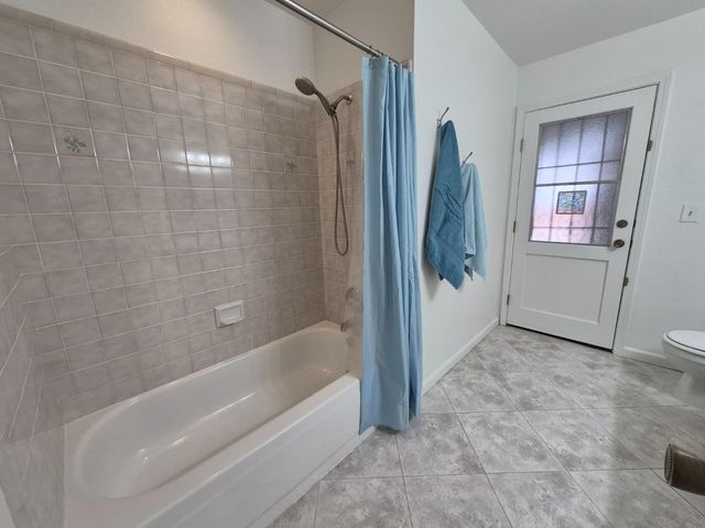 1497 Bridgeport Ln, Manteca, CA 95336