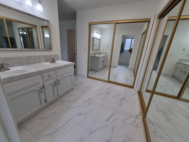 1497 Bridgeport Ln, Manteca, CA 95336