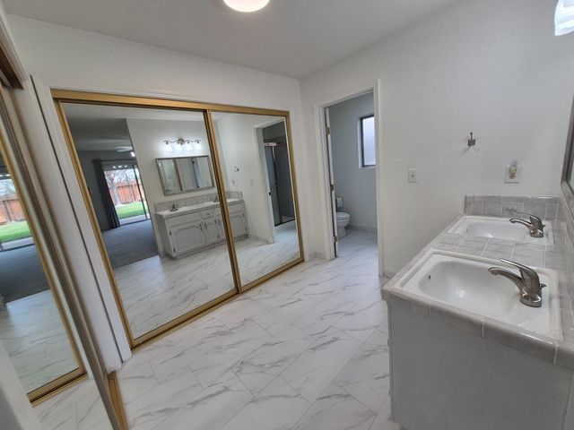 1497 Bridgeport Ln, Manteca, CA 95336