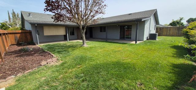 1497 Bridgeport Ln, Manteca, CA 95336