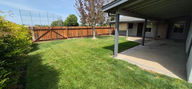 1497 Bridgeport Ln, Manteca, CA 95336