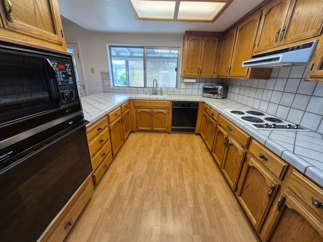 1497 Bridgeport Ln, Manteca, CA 95336