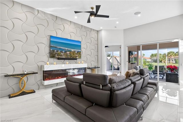 3956 Isla Ciudad CT, Naples, FL 34109