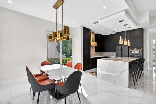 3956 Isla Ciudad CT, Naples, FL 34109