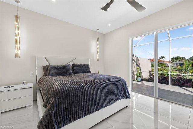 3956 Isla Ciudad CT, Naples, FL 34109