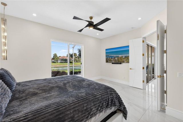 3956 Isla Ciudad CT, Naples, FL 34109