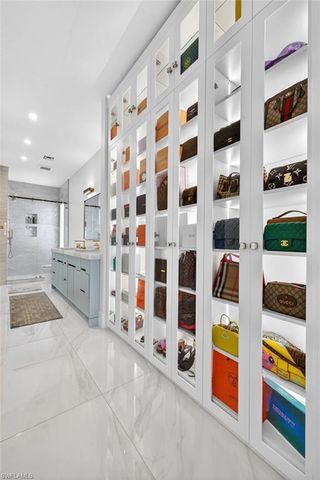 3956 Isla Ciudad CT, Naples, FL 34109