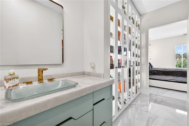 3956 Isla Ciudad CT, Naples, FL 34109