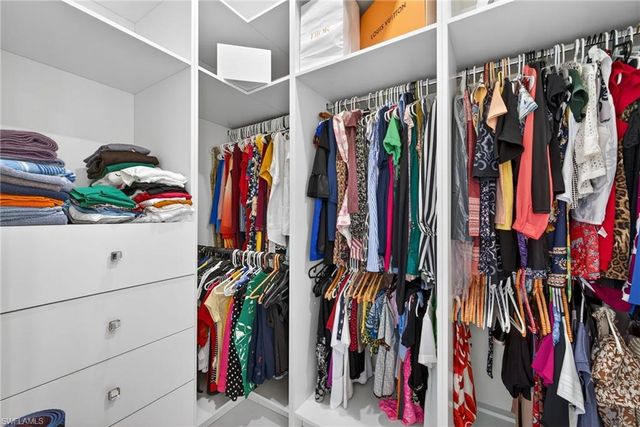 3956 Isla Ciudad CT, Naples, FL 34109