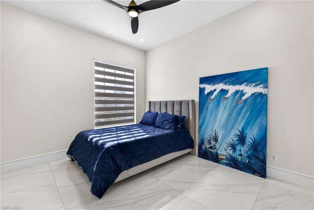 3956 Isla Ciudad CT, Naples, FL 34109