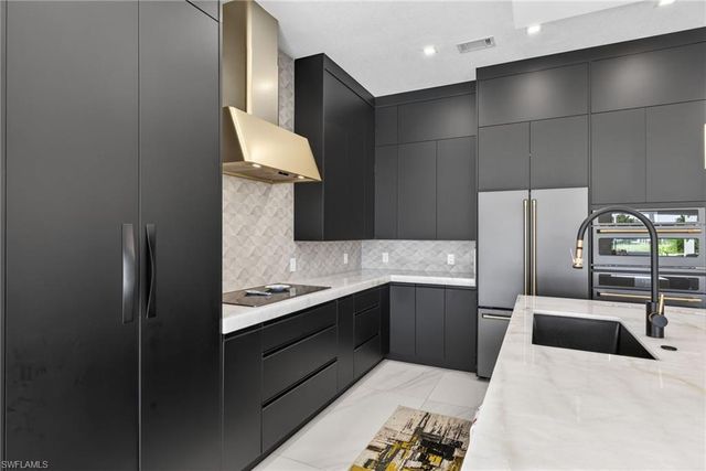 3956 Isla Ciudad CT, Naples, FL 34109