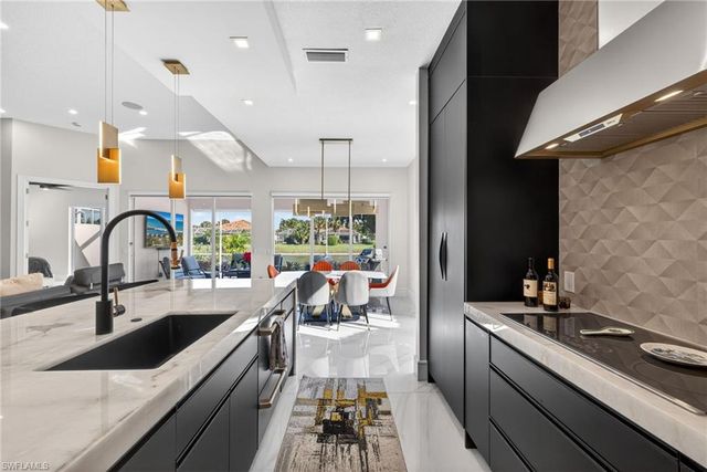 3956 Isla Ciudad CT, Naples, FL 34109