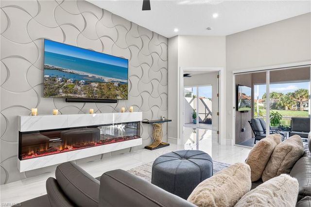 3956 Isla Ciudad CT, Naples, FL 34109