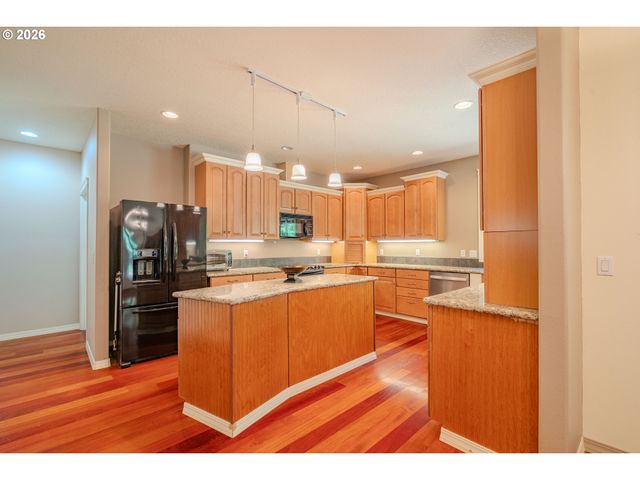 6012 Ne SALMON CREEK St, Vancouver, WA 98686