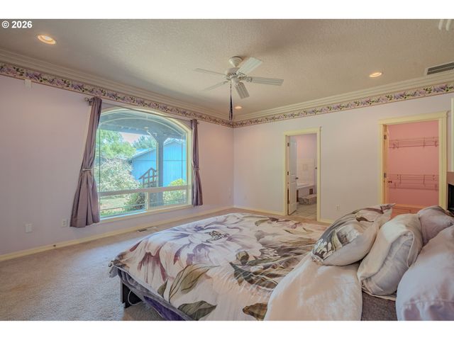 6012 Ne SALMON CREEK St, Vancouver, WA 98686
