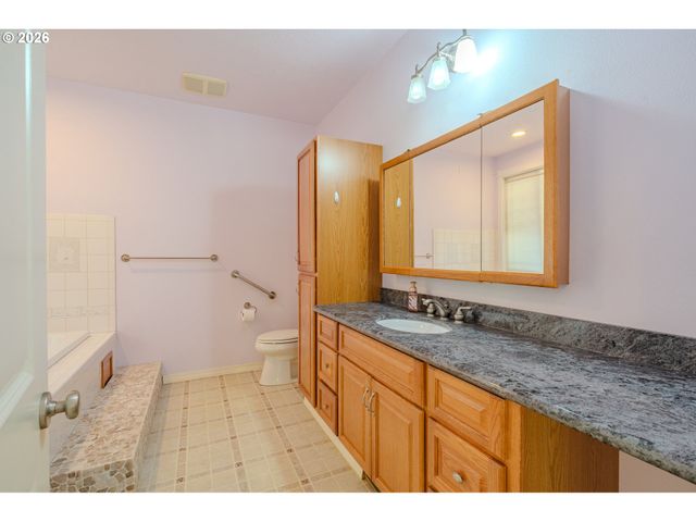 6012 Ne SALMON CREEK St, Vancouver, WA 98686