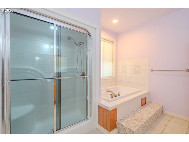 6012 Ne SALMON CREEK St, Vancouver, WA 98686