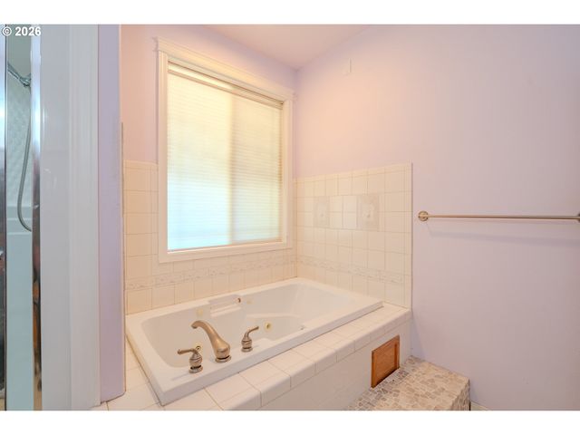 6012 Ne SALMON CREEK St, Vancouver, WA 98686