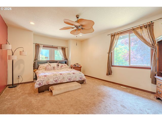 6012 Ne SALMON CREEK St, Vancouver, WA 98686