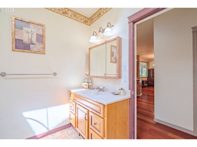 6012 Ne SALMON CREEK St, Vancouver, WA 98686