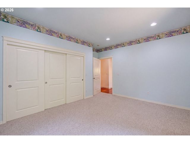 6012 Ne SALMON CREEK St, Vancouver, WA 98686
