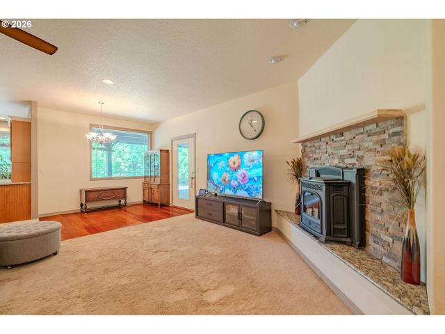 6012 Ne SALMON CREEK St, Vancouver, WA 98686