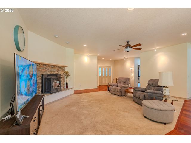 6012 Ne SALMON CREEK St, Vancouver, WA 98686