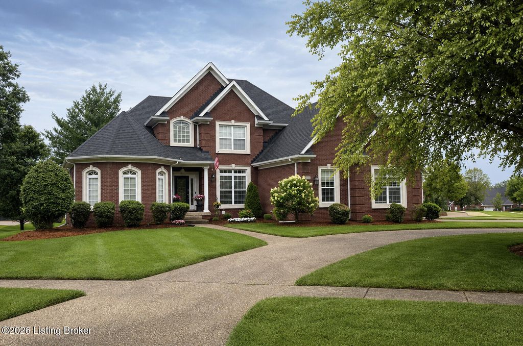 8718 Summit Ridge Dr, Louisville, KY 40241