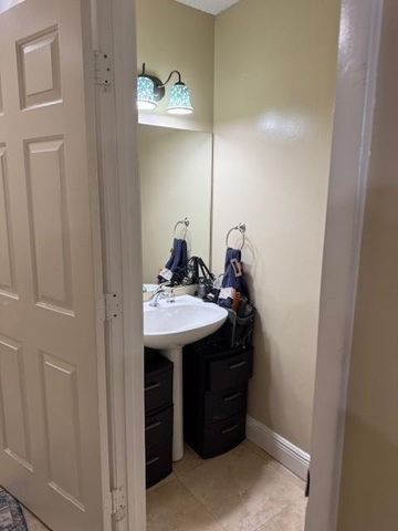 223 E Palm Cir E 223, Pembroke Pines, FL 33025