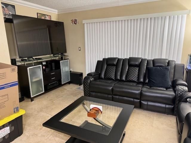 223 E Palm Cir E 223, Pembroke Pines, FL 33025