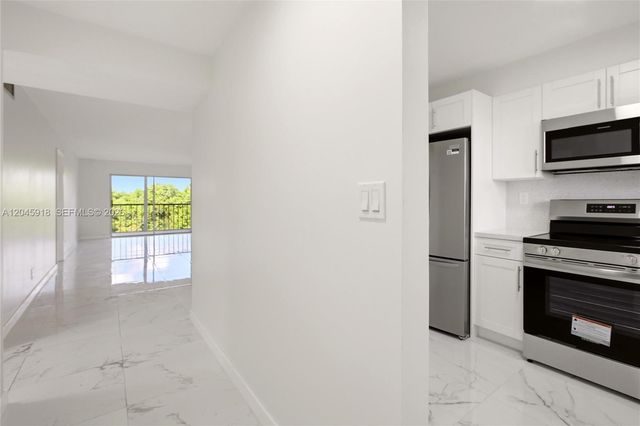 5900 NW 44th St 605, Lauderhill, FL 33319
