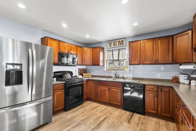 131 Natick Ct, Vacaville, CA 95687