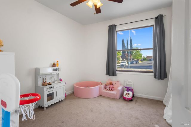 131 Natick Ct, Vacaville, CA 95687