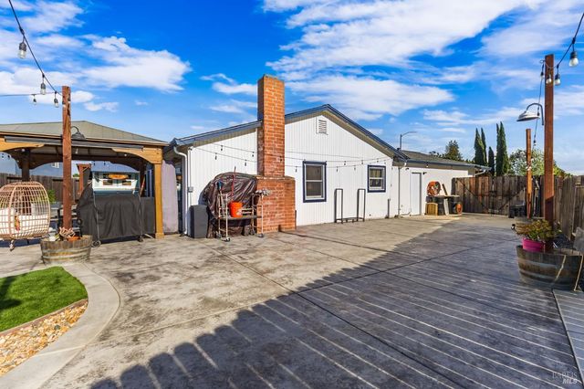 131 Natick Ct, Vacaville, CA 95687