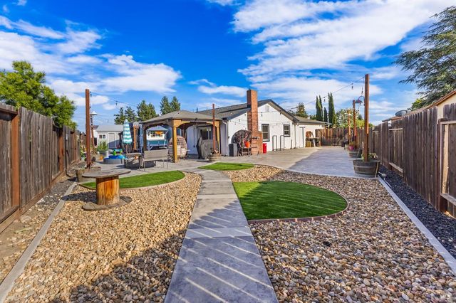 131 Natick Ct, Vacaville, CA 95687