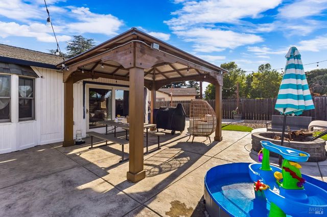 131 Natick Ct, Vacaville, CA 95687