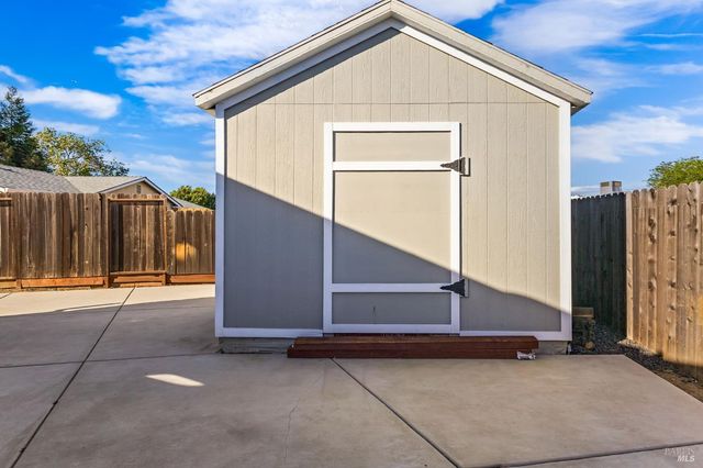 131 Natick Ct, Vacaville, CA 95687