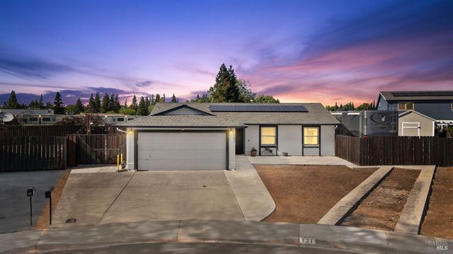 131 Natick Ct, Vacaville, CA 95687