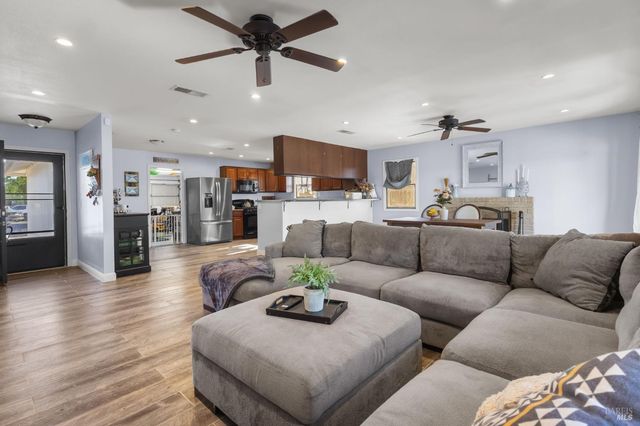 131 Natick Ct, Vacaville, CA 95687