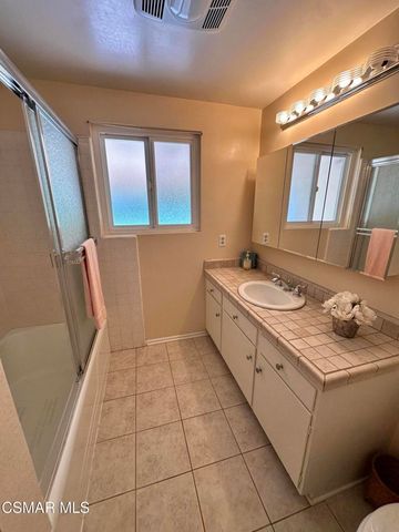 3240 Los Olivos Lane, La Crescenta, CA 91214