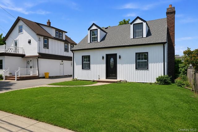 48 Flower Street, Hicksville, NY 11801