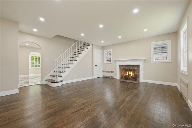 48 Flower Street, Hicksville, NY 11801