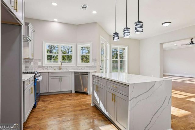 1949 Pucketts Drive SW, Lilburn, GA 30047