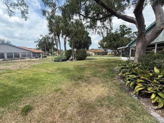 508 FOXGLOVE CIRCLE B, Sun City Center, FL 33573