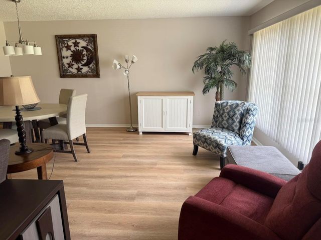 508 FOXGLOVE CIRCLE B, Sun City Center, FL 33573