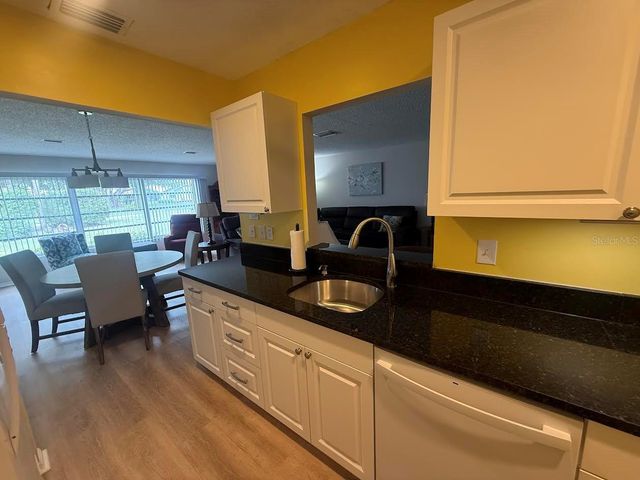 508 FOXGLOVE CIRCLE B, Sun City Center, FL 33573