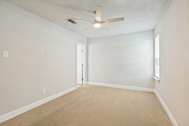 676 Harbor Drive, Azle, TX 76020