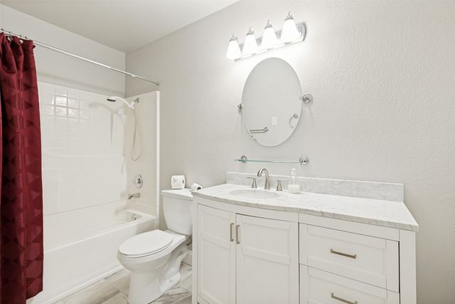 676 Harbor Drive, Azle, TX 76020