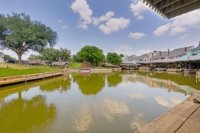 676 Harbor Drive, Azle, TX 76020